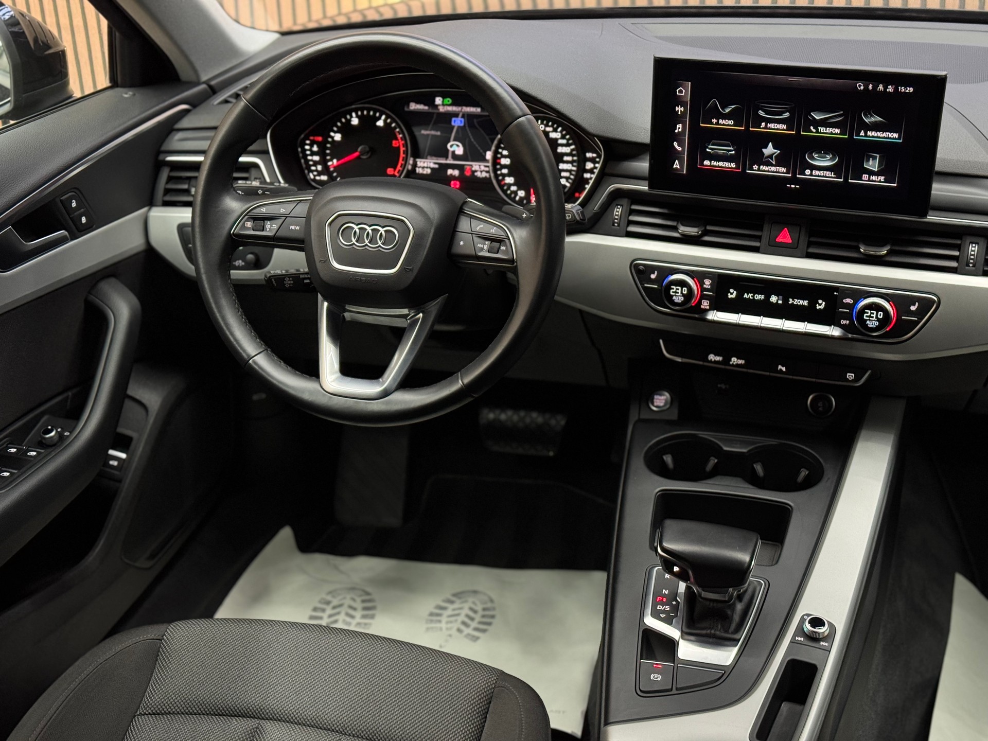 AUDI A4 Avant 2.0 35 TDI Attraction S-Tronic | 1 Jahr Garantie | Facelift | *ab CHF 249.-/ Monat*-image-15