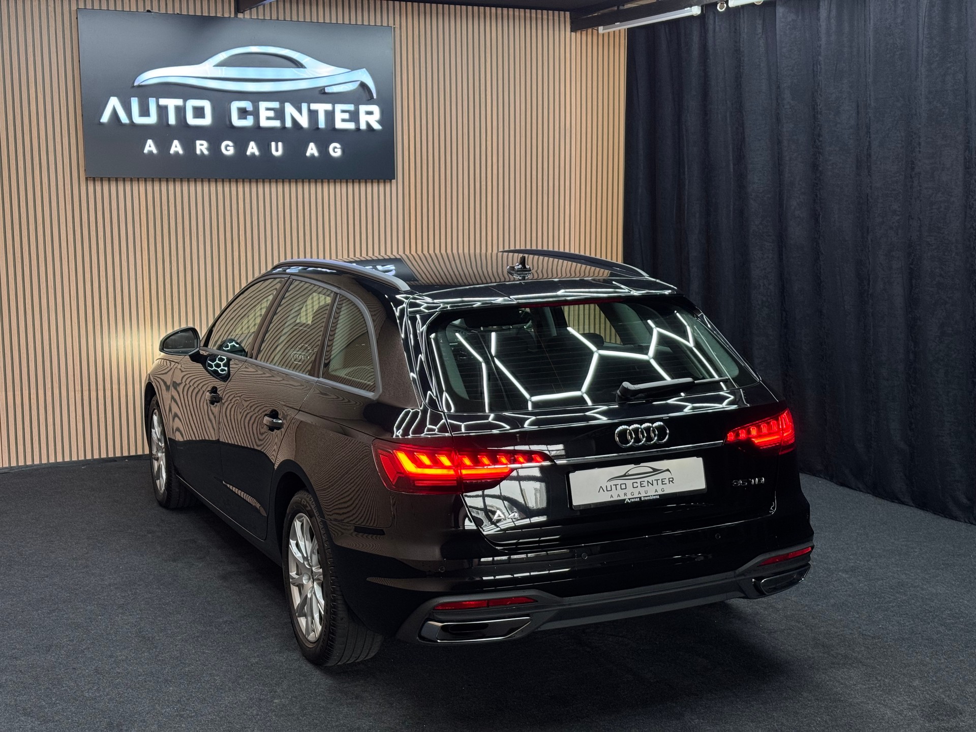 AUDI A4 Avant 2.0 35 TDI Attraction S-Tronic | 1 Jahr Garantie | Facelift | *ab CHF 249.-/ Monat*-showroom-element-3