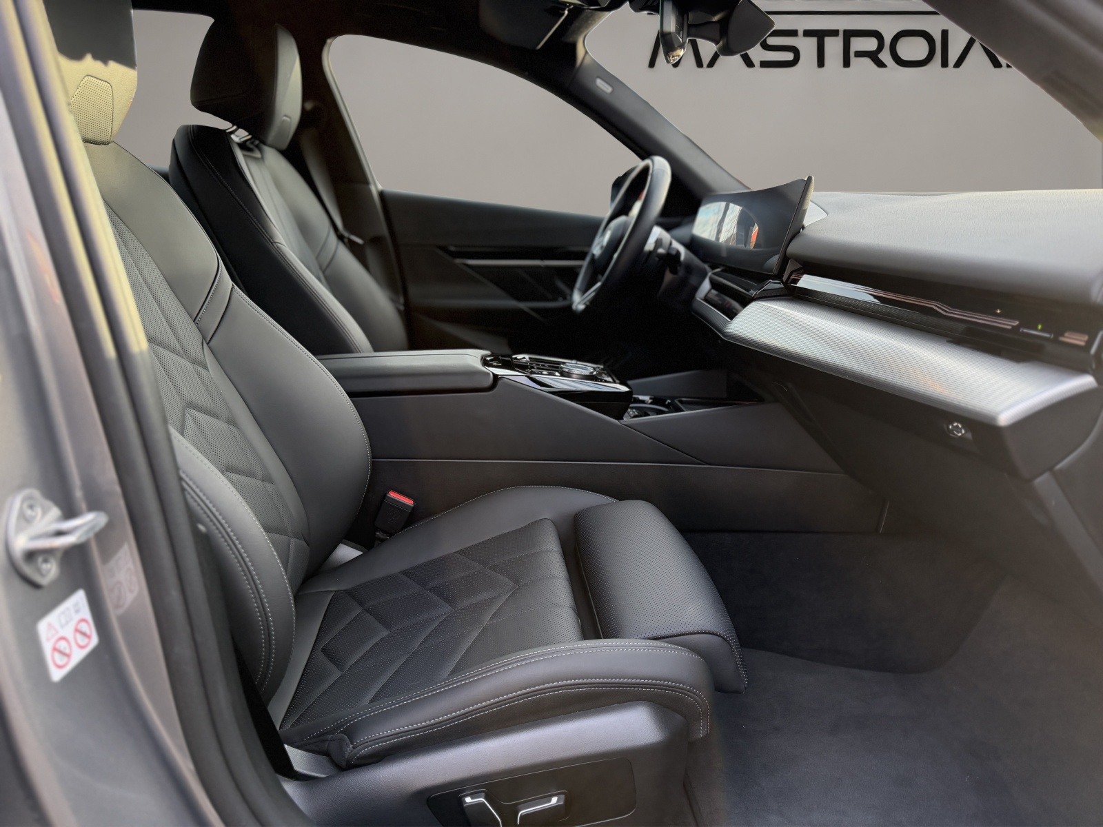 BMW 520d 48V M Sport Steptronic-image-13