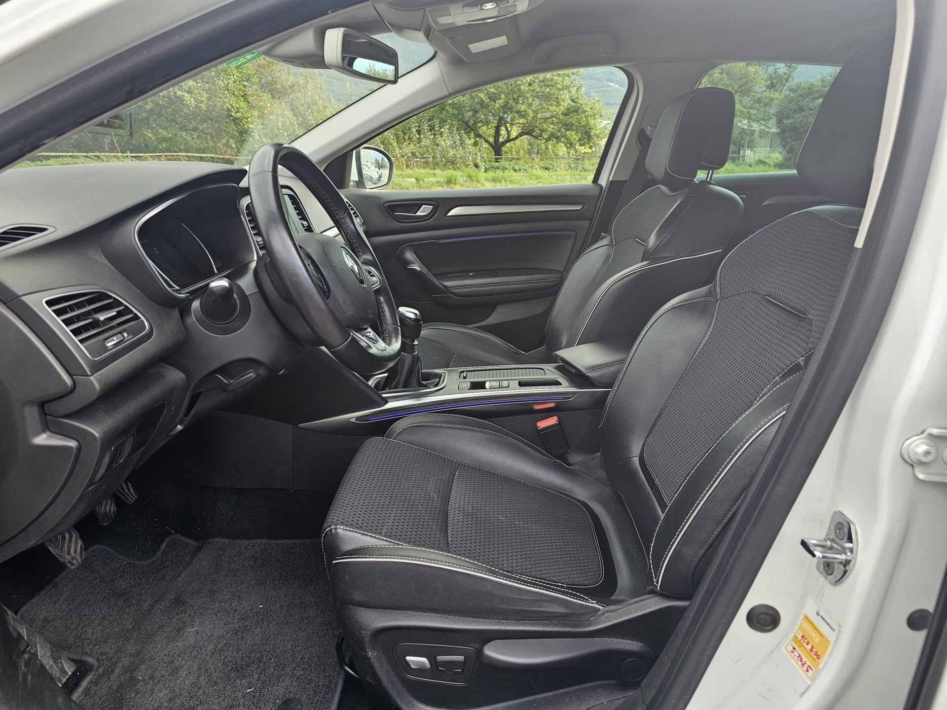 RENAULT Mégane 1.2 16V Turbo Bose-image-7