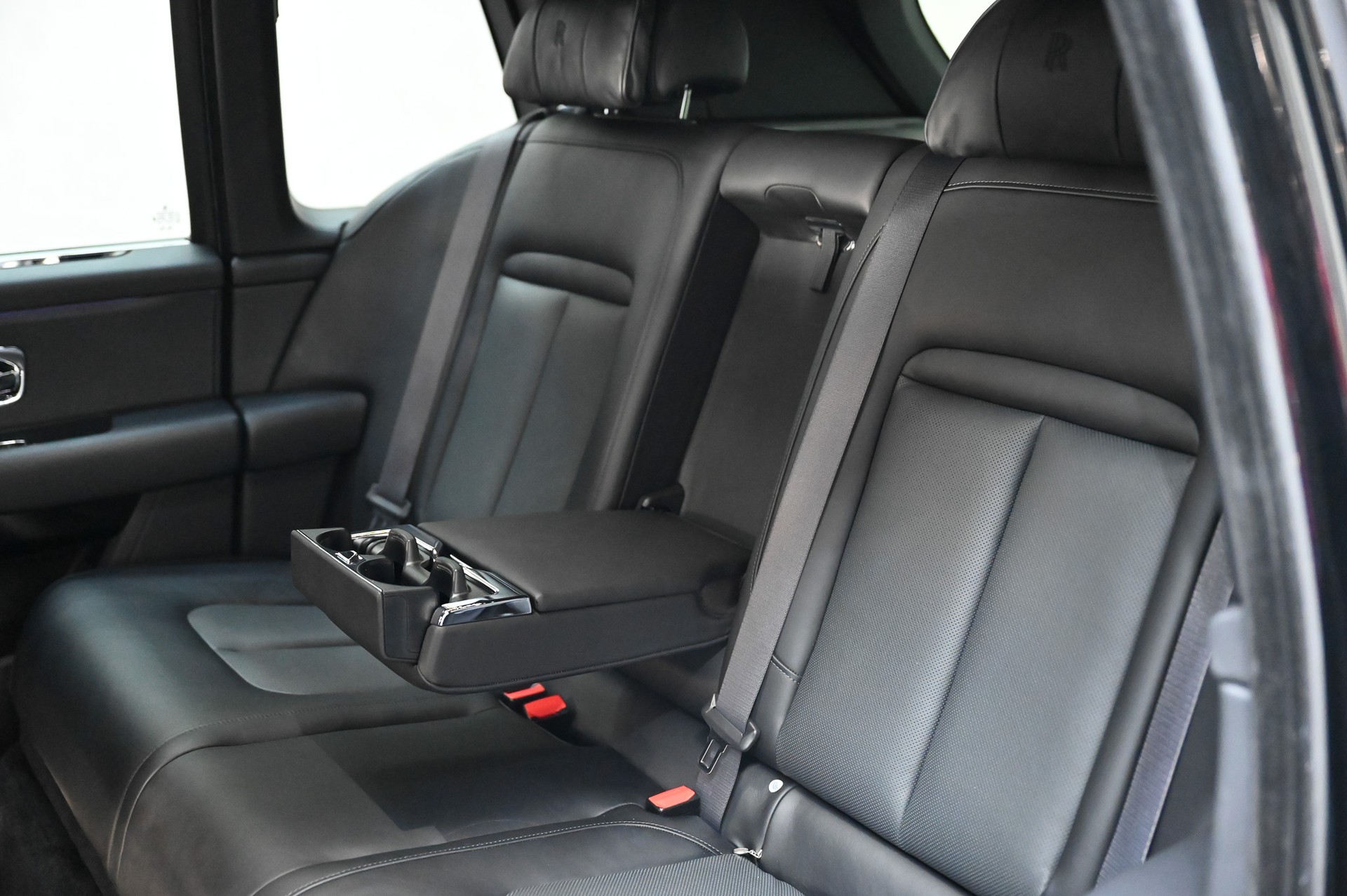 ROLLS-ROYCE Cullinan 6.7 V12 Black Badge KEYVANY HAYULA 1 of 20-image-44