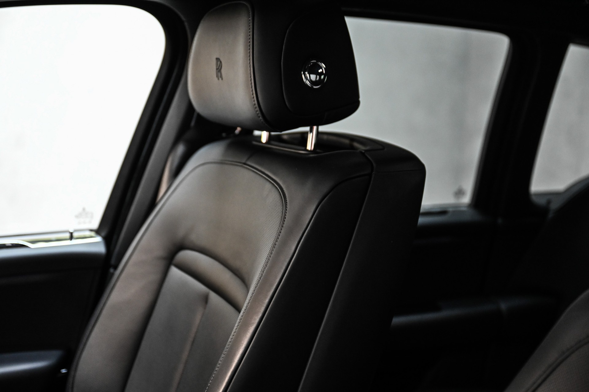ROLLS-ROYCE Cullinan 6.7 V12 Black Badge KEYVANY HAYULA 1 of 20-image-42