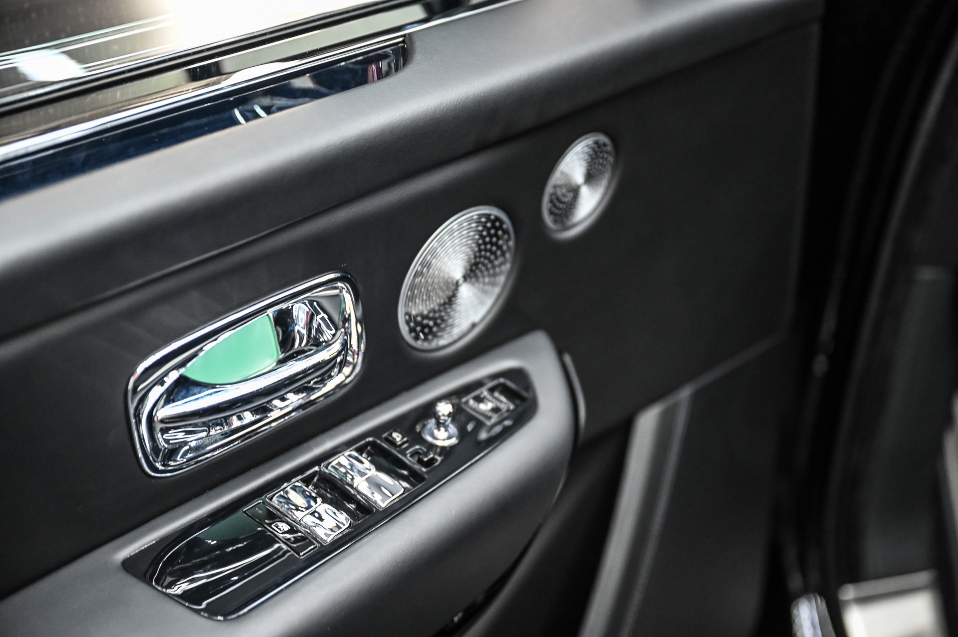 ROLLS-ROYCE Cullinan 6.7 V12 Black Badge KEYVANY HAYULA 1 of 20-image-50