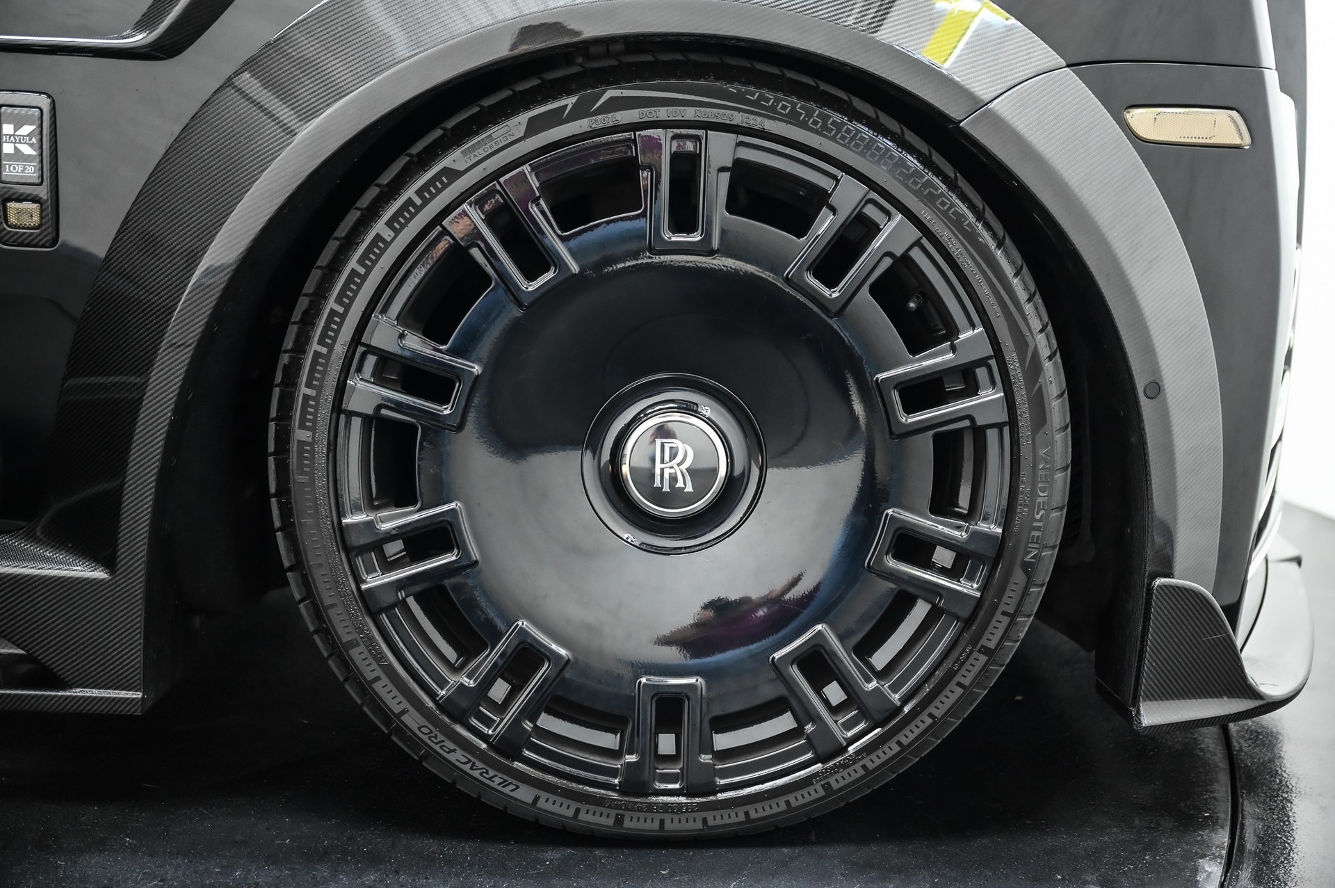 ROLLS-ROYCE Cullinan 6.7 V12 Black Badge KEYVANY HAYULA 1 of 20-image-16