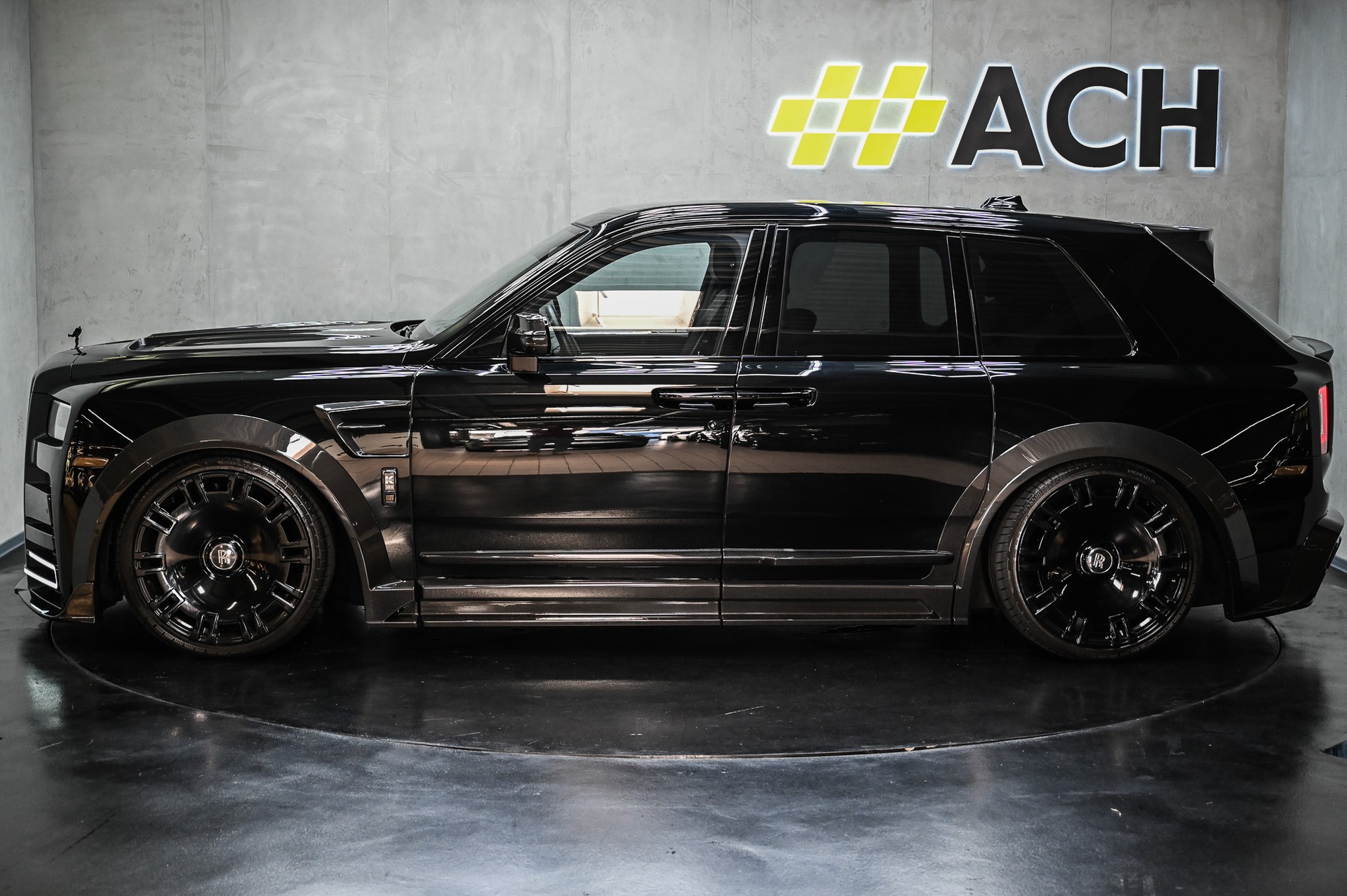 ROLLS-ROYCE Cullinan 6.7 V12 Black Badge KEYVANY HAYULA 1 of 20-image-4