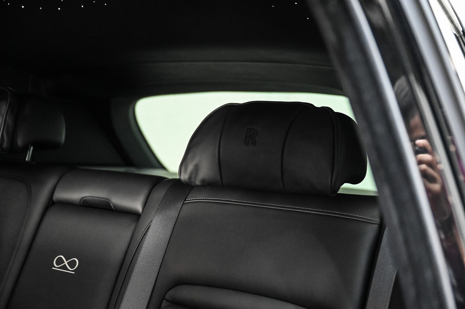 ROLLS-ROYCE Cullinan 6.7 V12 Black Badge KEYVANY HAYULA 1 of 20-image-46
