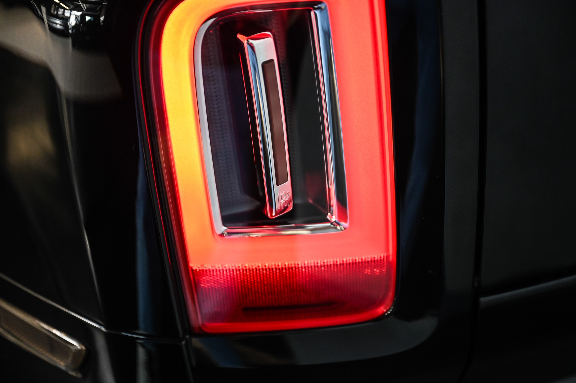 ROLLS-ROYCE Cullinan 6.7 V12 Black Badge KEYVANY HAYULA 1 of 20-image-34