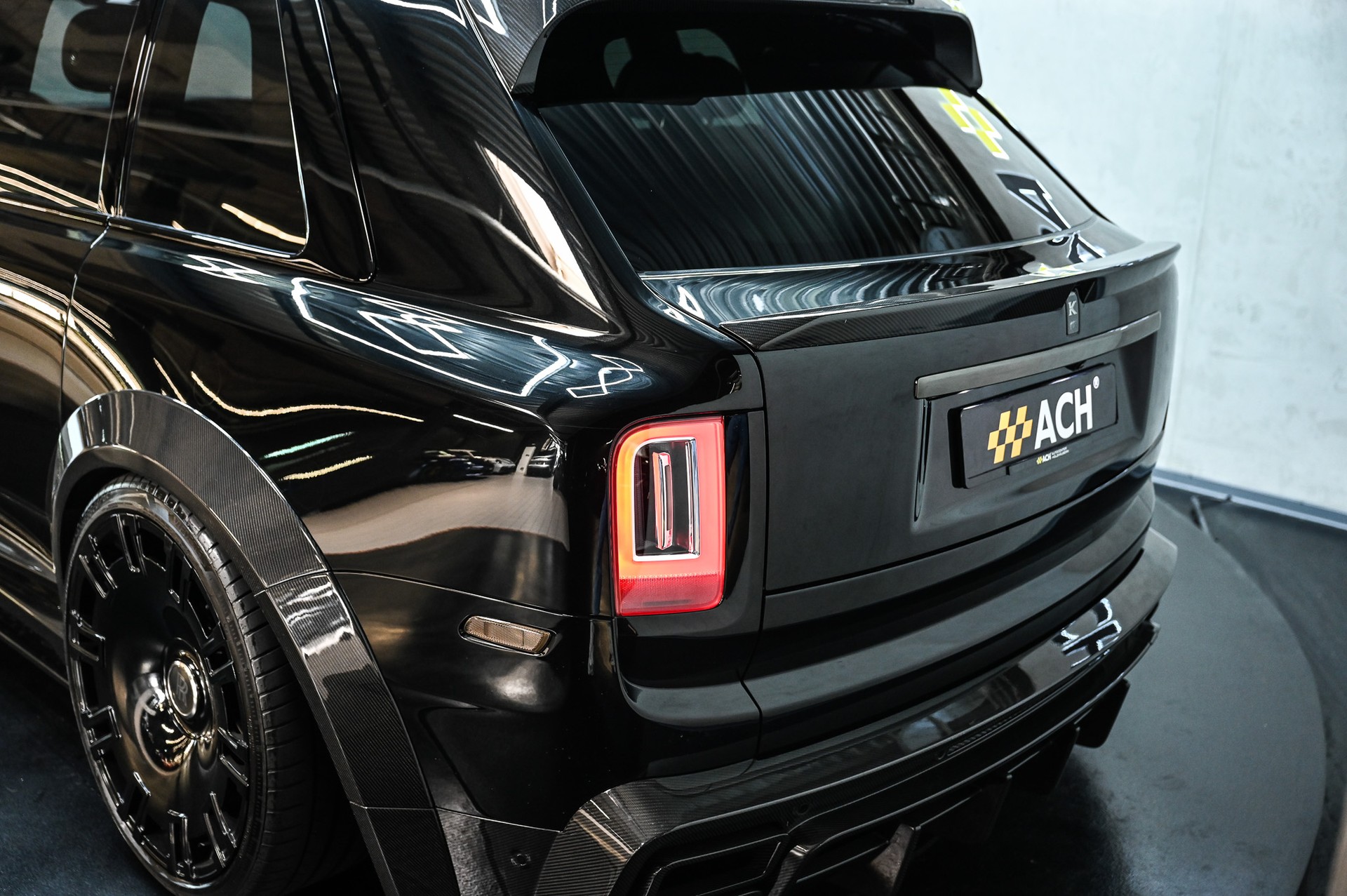 ROLLS-ROYCE Cullinan 6.7 V12 Black Badge KEYVANY HAYULA 1 of 20-image-20