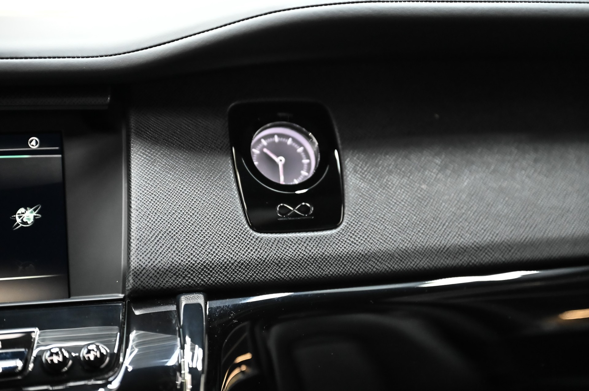 ROLLS-ROYCE Cullinan 6.7 V12 Black Badge KEYVANY HAYULA 1 of 20-image-52