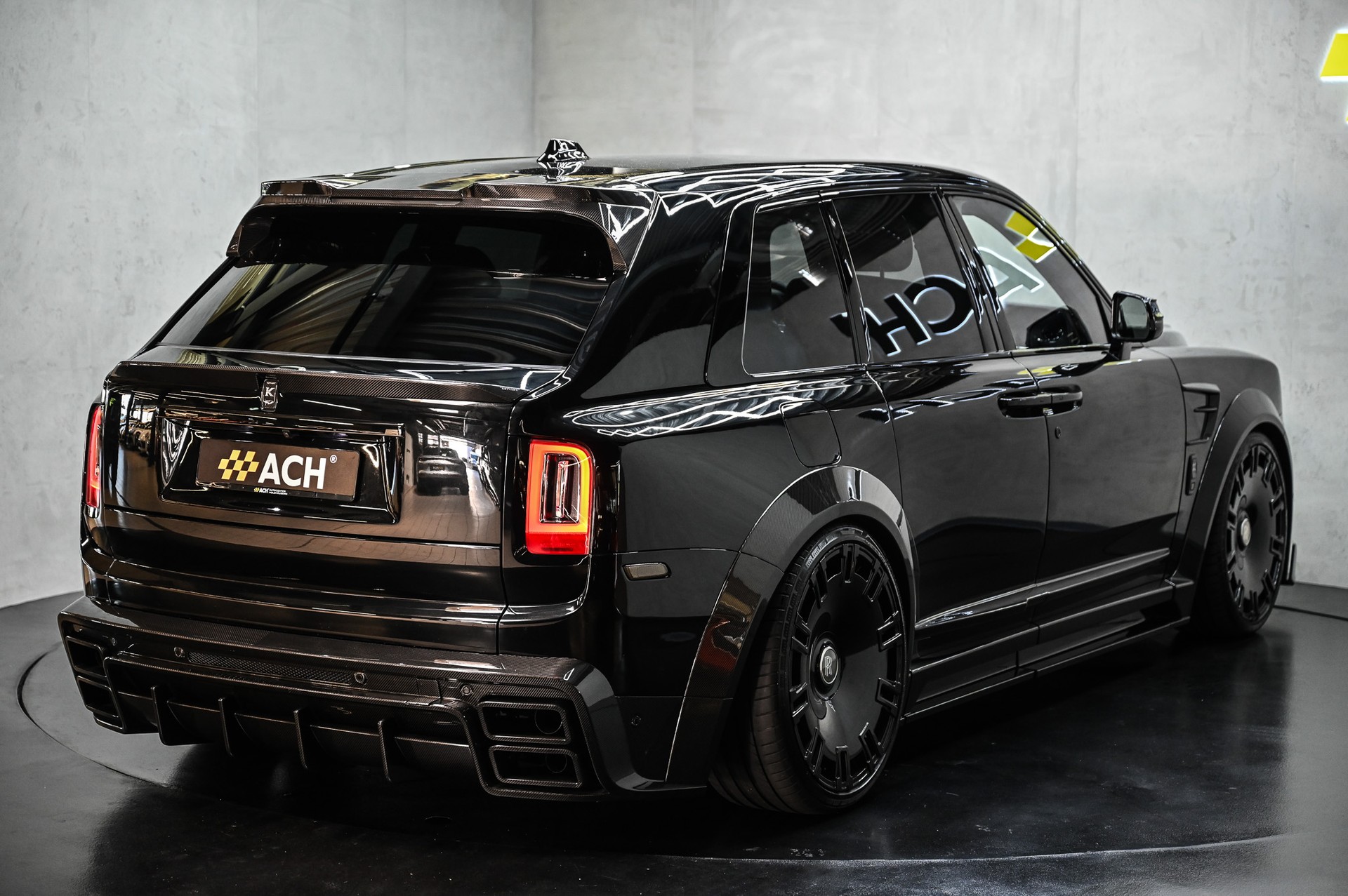 ROLLS-ROYCE Cullinan 6.7 V12 Black Badge KEYVANY HAYULA 1 of 20-image-8