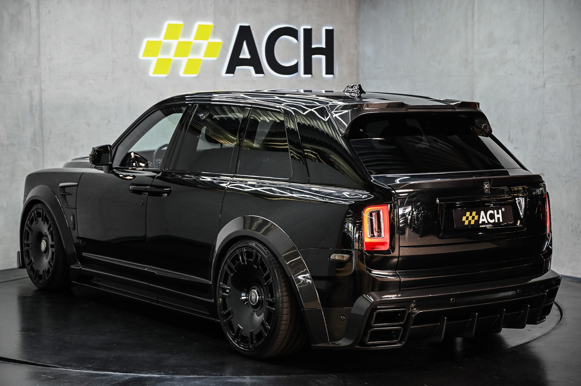 ROLLS-ROYCE Cullinan 6.7 V12 Black Badge KEYVANY HAYULA 1 of 20-image-6