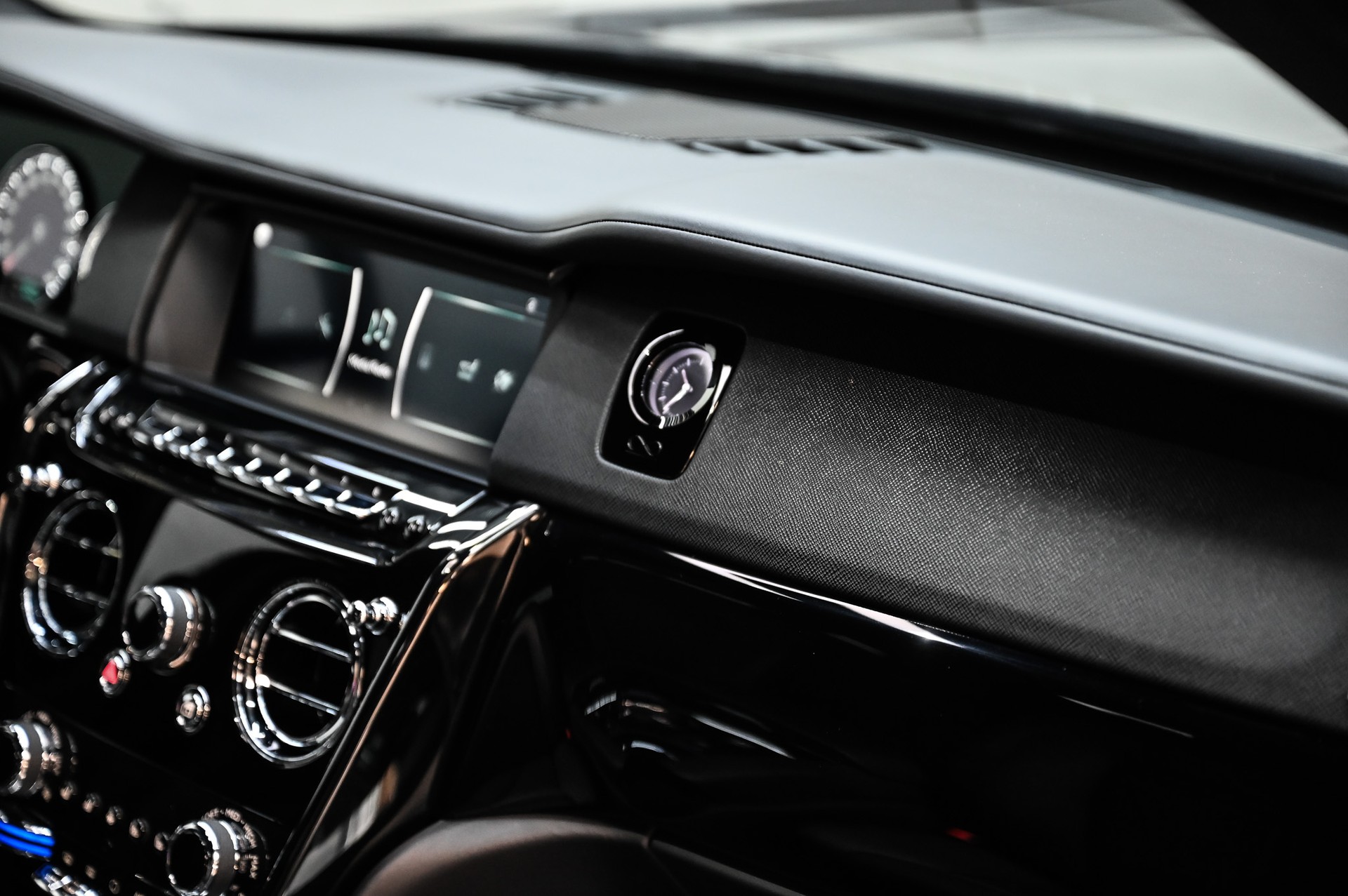 ROLLS-ROYCE Cullinan 6.7 V12 Black Badge KEYVANY HAYULA 1 of 20-image-54