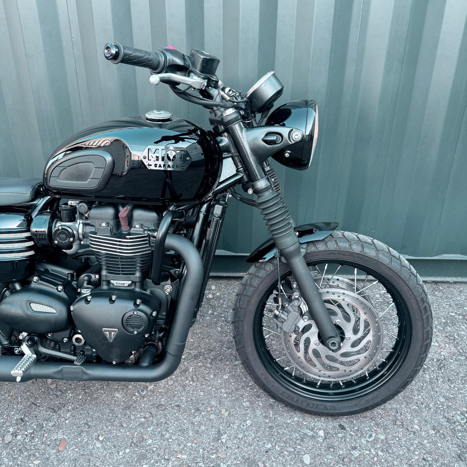 TRIUMPH Bonneville T120 Black-image-14