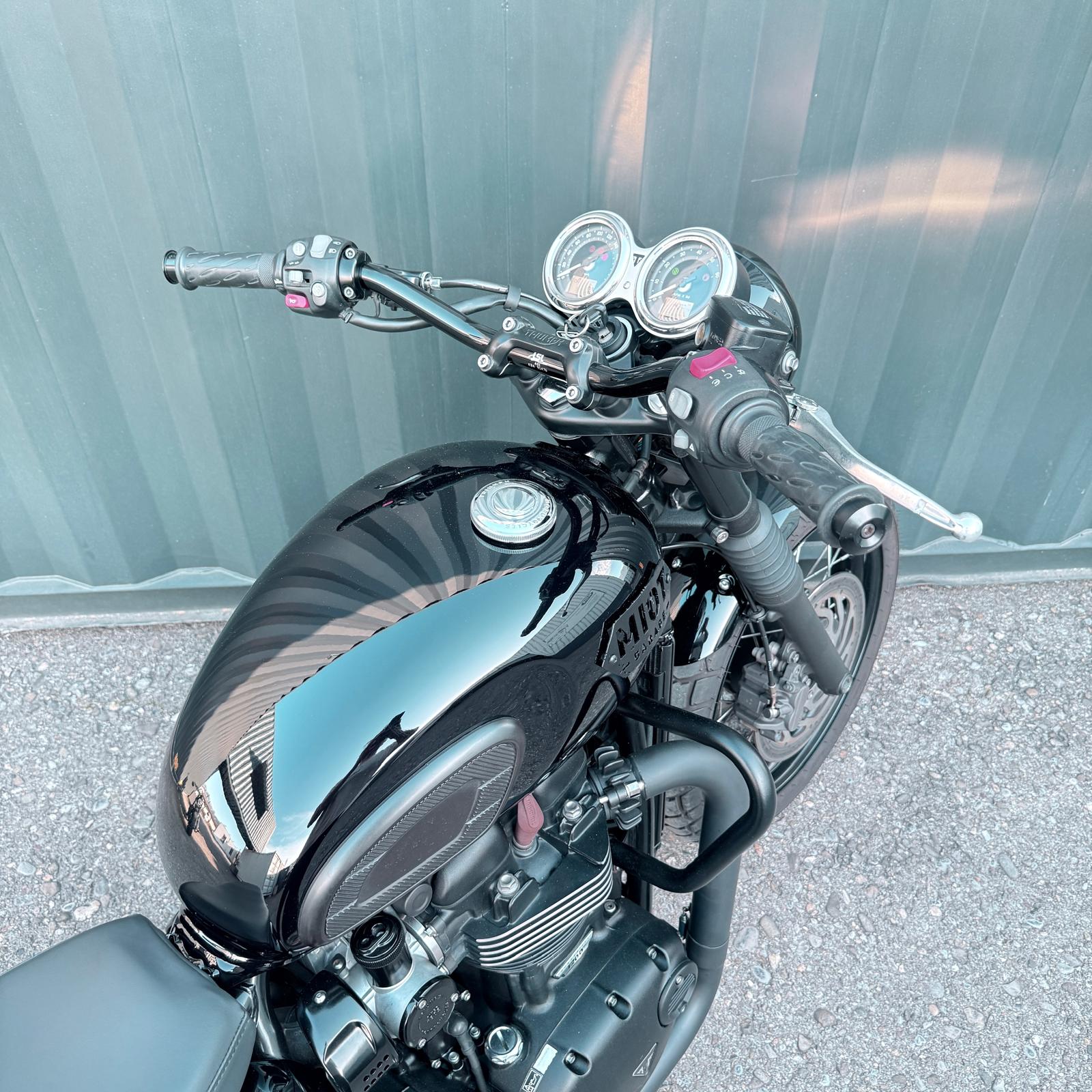 TRIUMPH Bonneville T120 Black-image-12