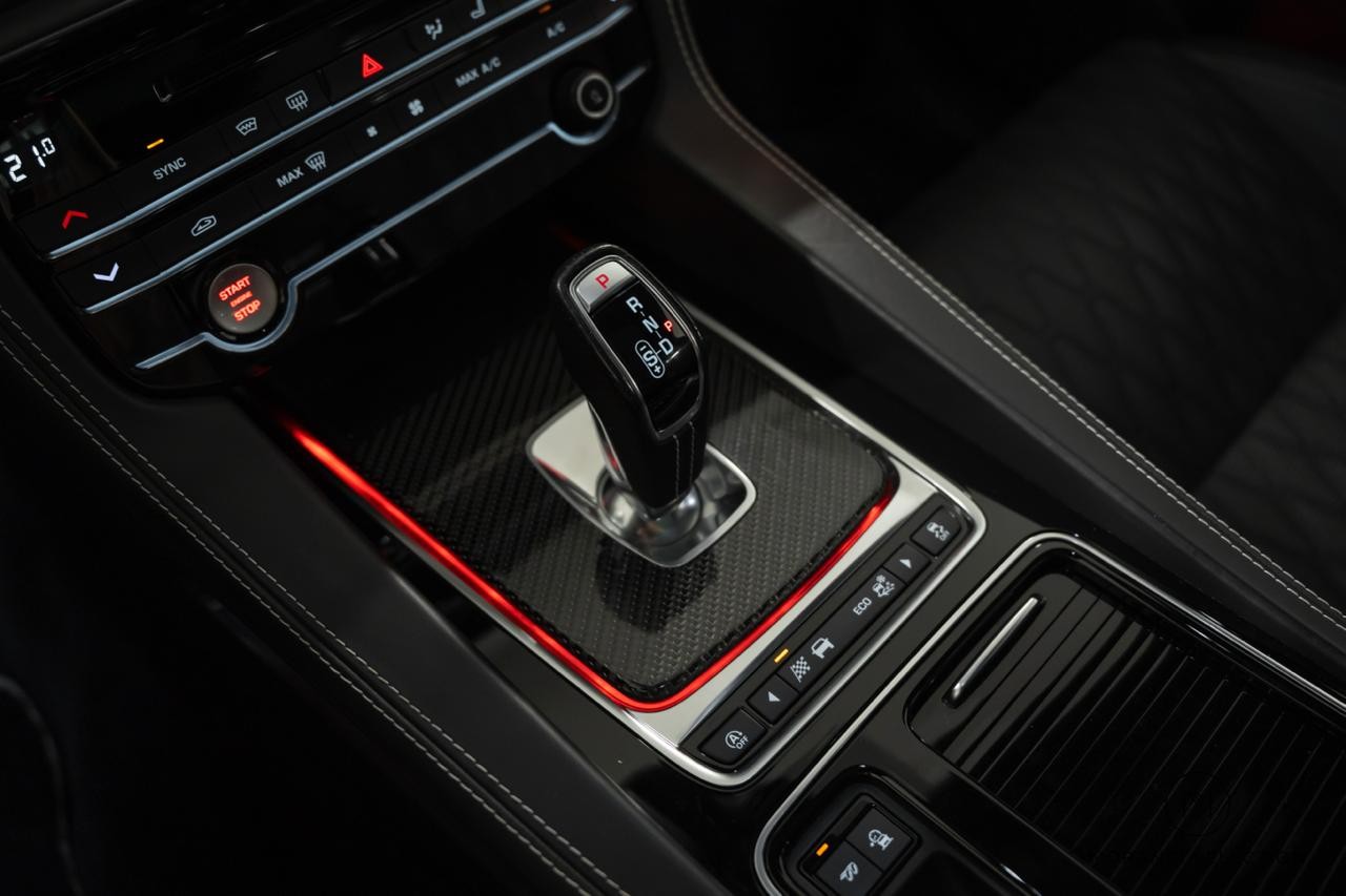 JAGUAR F-Pace 5.0 V8 SVR AWD-image-25