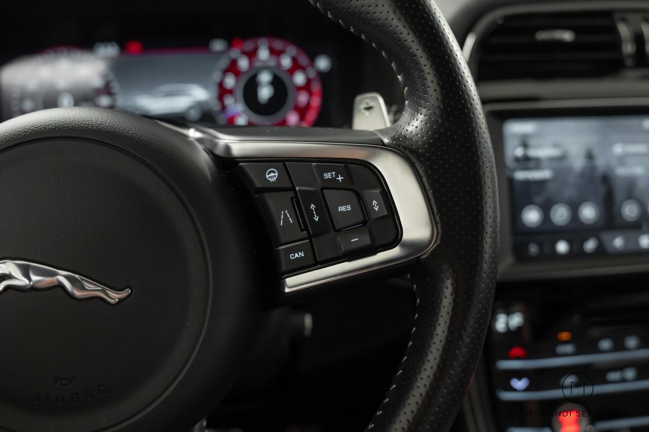 JAGUAR F-Pace 5.0 V8 SVR AWD-image-15