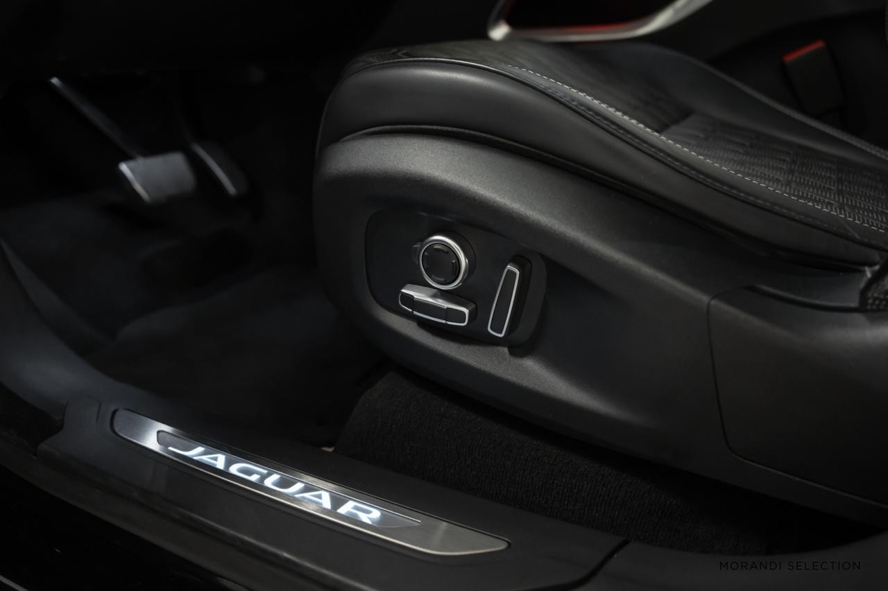 JAGUAR F-Pace 5.0 V8 SVR AWD-image-26