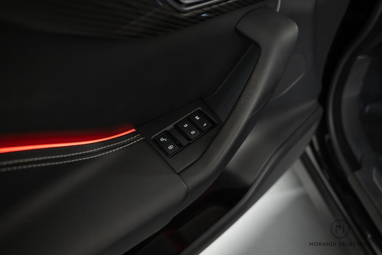 JAGUAR F-Pace 5.0 V8 SVR AWD-image-28
