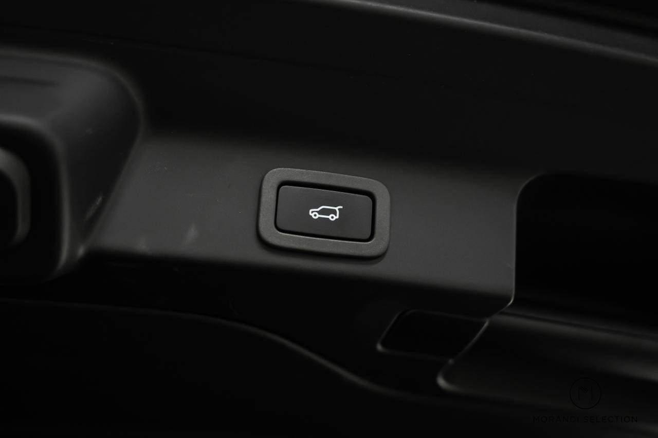 JAGUAR F-Pace 5.0 V8 SVR AWD-image-11