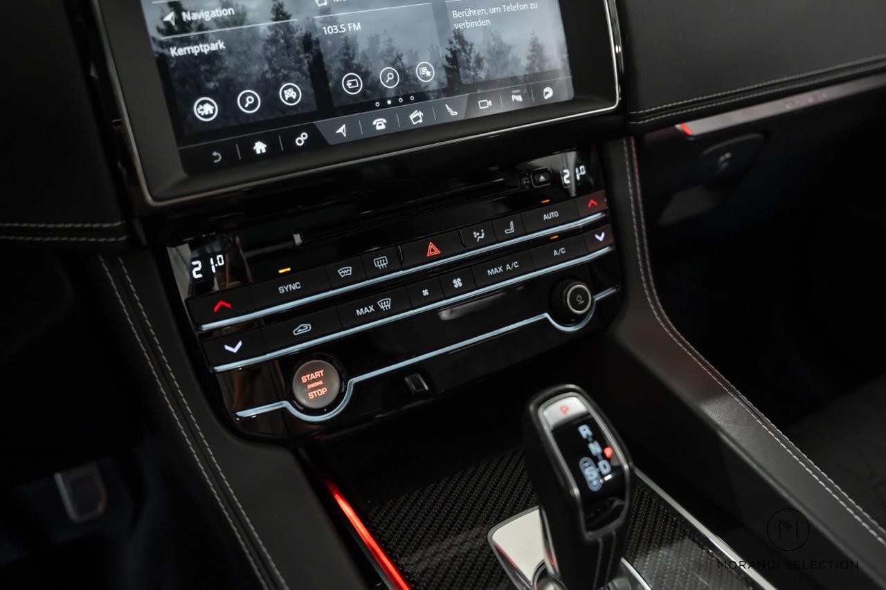 JAGUAR F-Pace 5.0 V8 SVR AWD-image-23