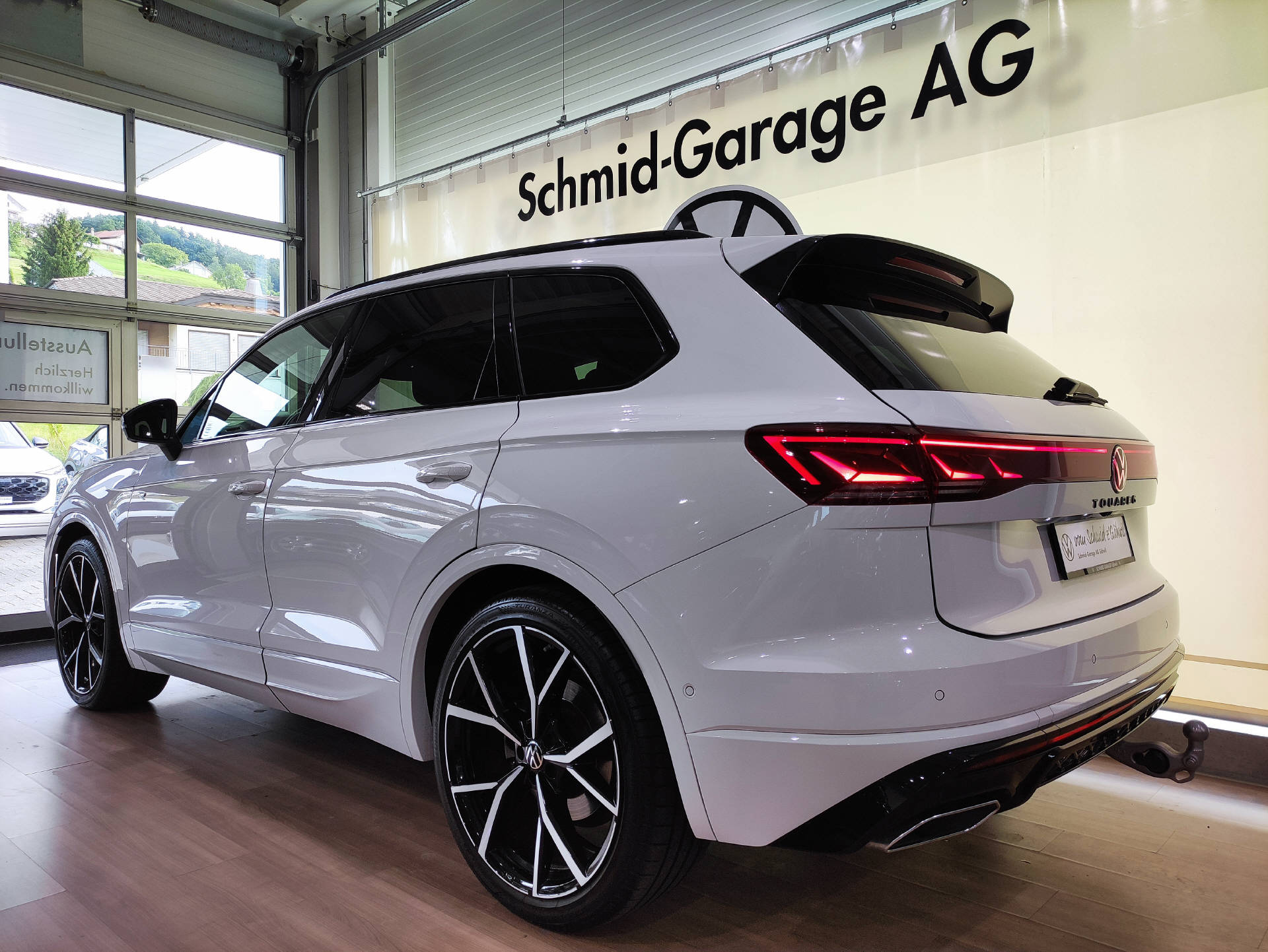 VW Touareg 3.0 V6 TDI R-Line Black-Style-image-15