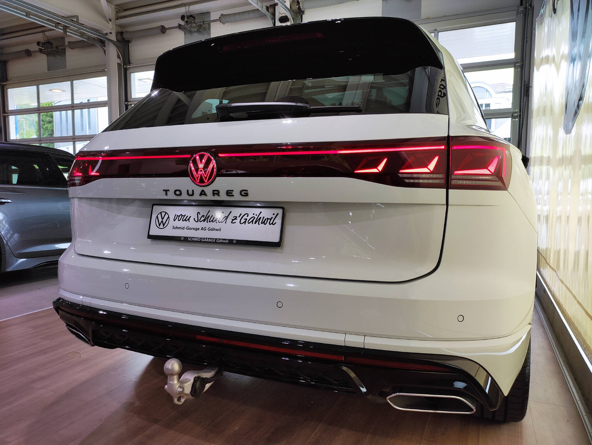 VW Touareg 3.0 V6 TDI R-Line Black-Style-image-14