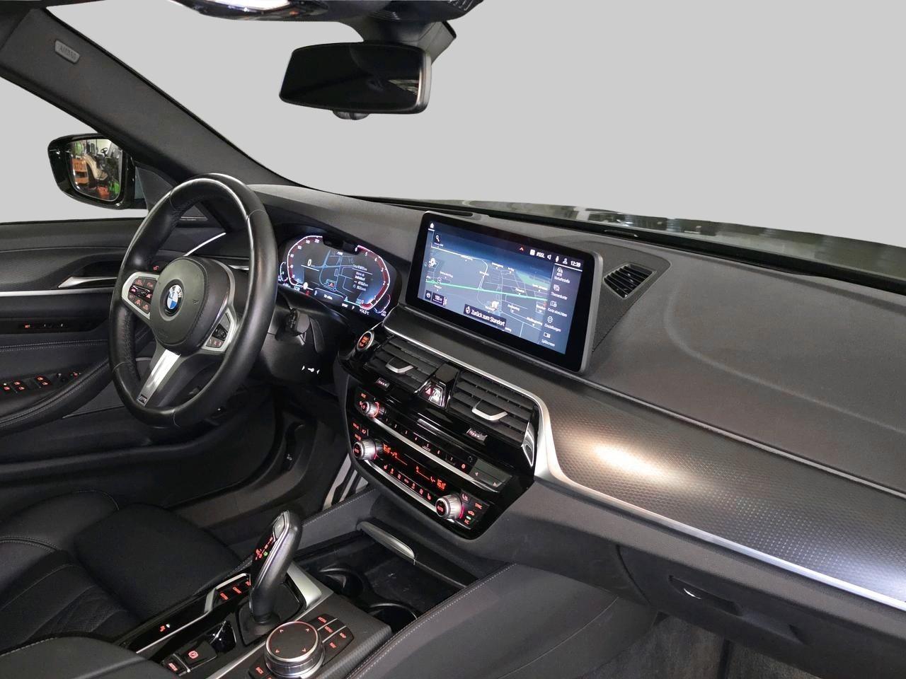 BMW 530d xDrive Touring M Sport-image-12