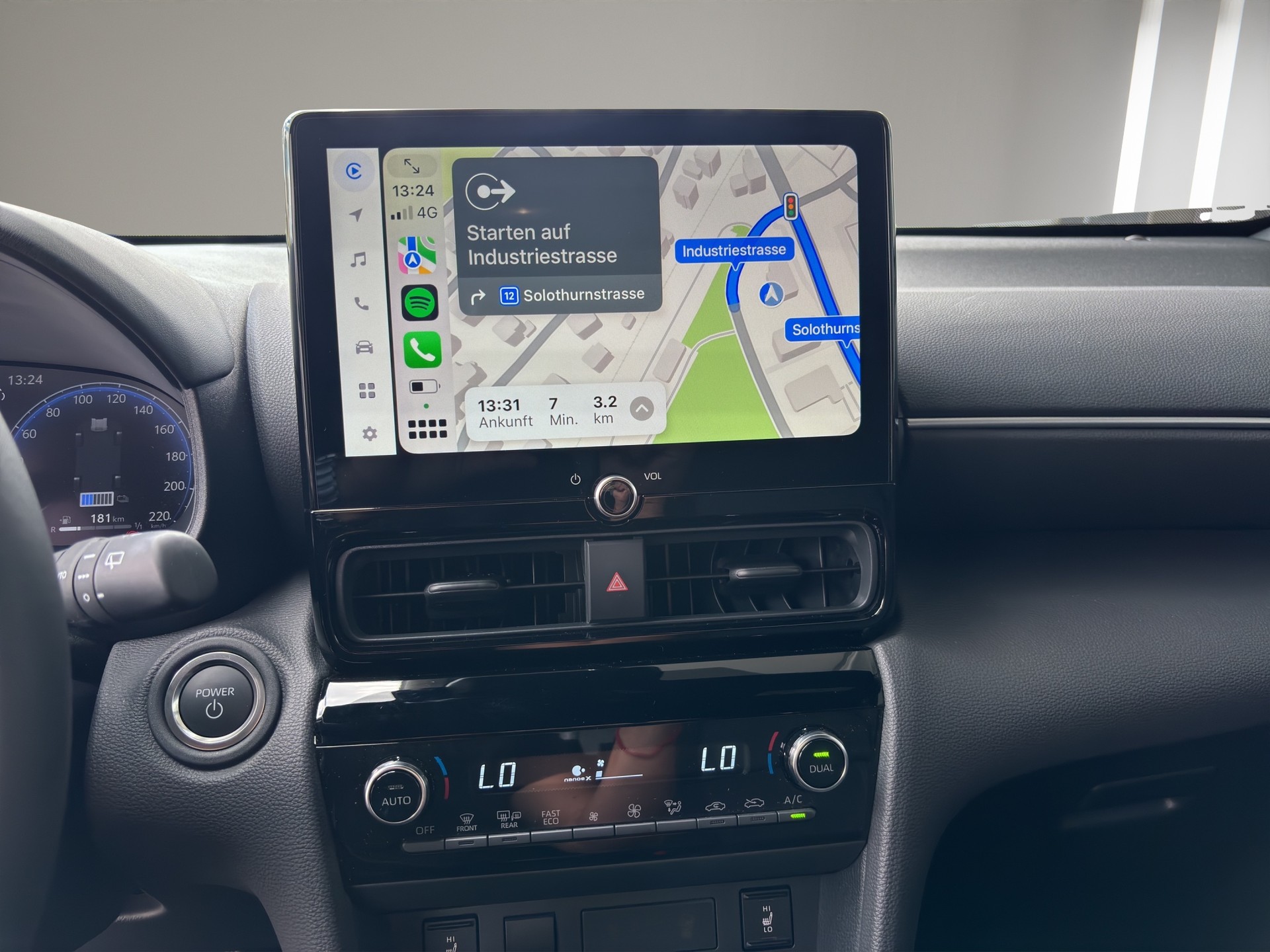 TOYOTA Yaris Cross 1.5 Elegant e-CVT-image-27