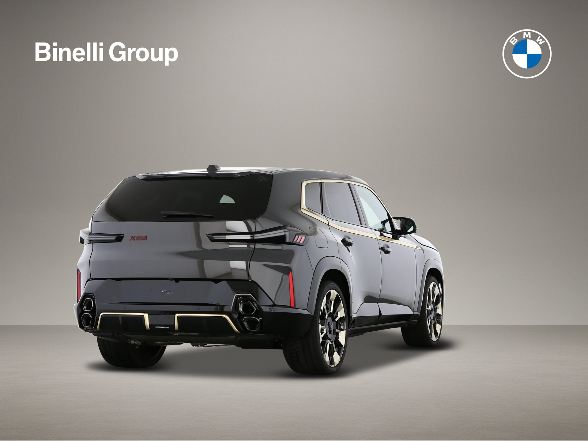 BMW XM Label Plug-in Hybrid-showroom-element-1