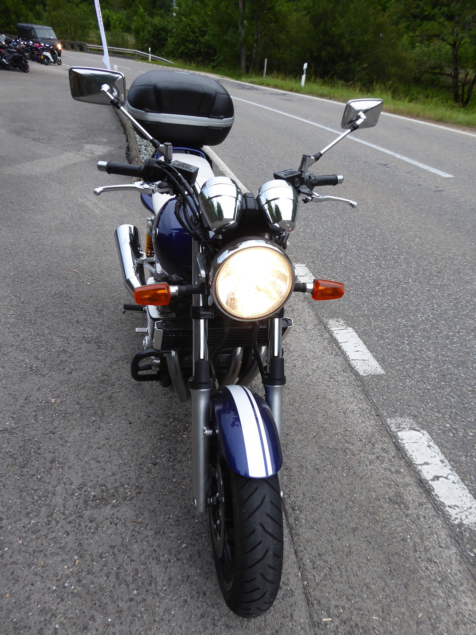 YAMAHA XJR 1300-image-1