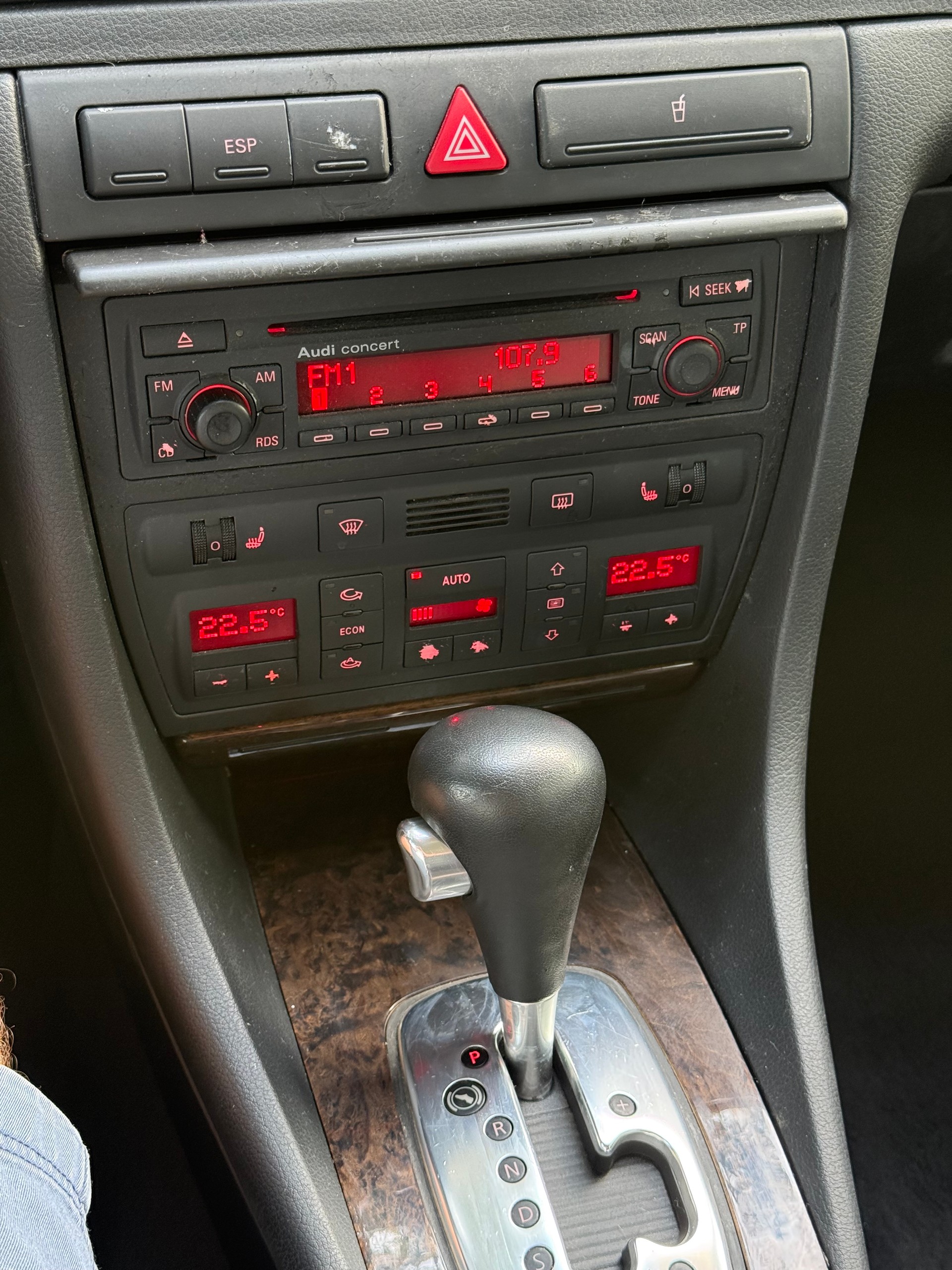 AUDI A6 Avant 3.0 quattro-image-10