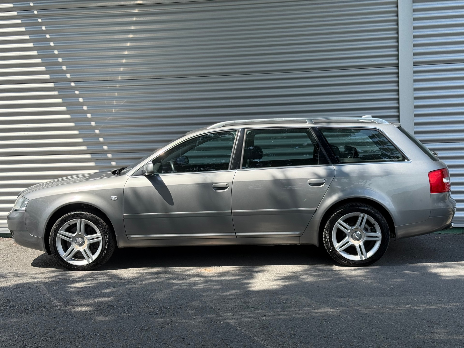 AUDI A6 Avant 3.0 quattro-image-2
