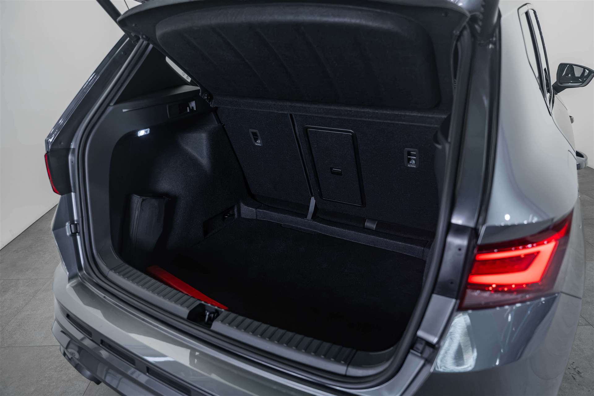 CUPRA Ateca 2.0TSI VZ 4Drive DSG 300PS-image-4