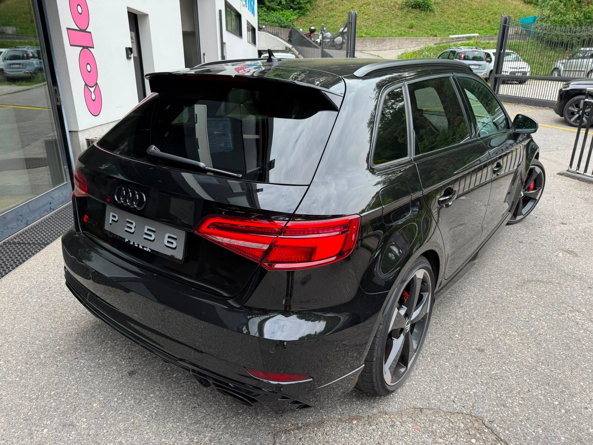 AUDI RS3 Sportback 2.5 TSI quattro S-tronic-image-5