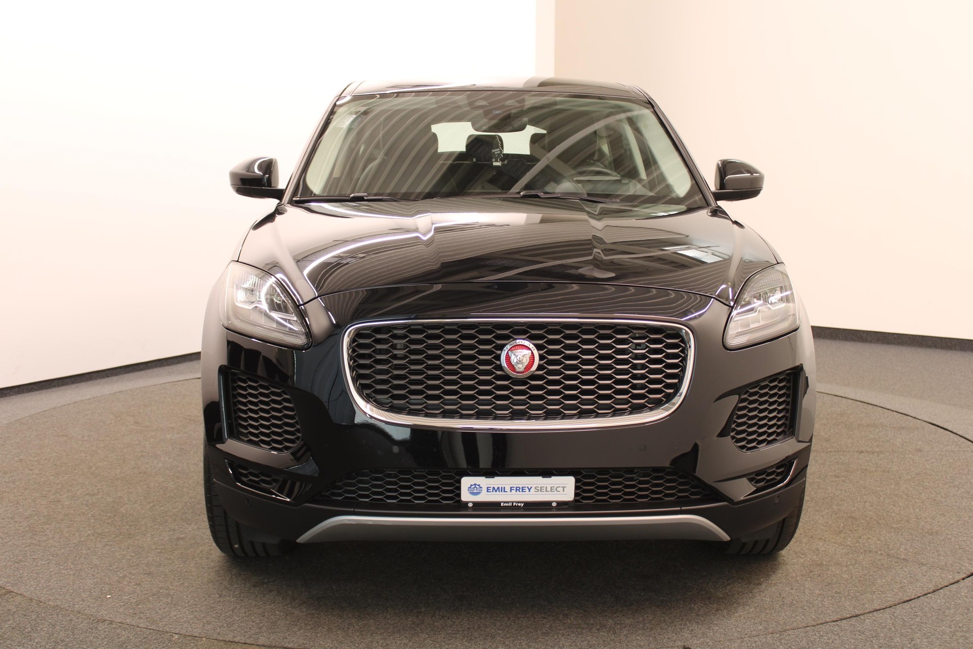 JAGUAR E-Pace 2.0 D 150 S AWD / Herbstprämie-showroom-element-1