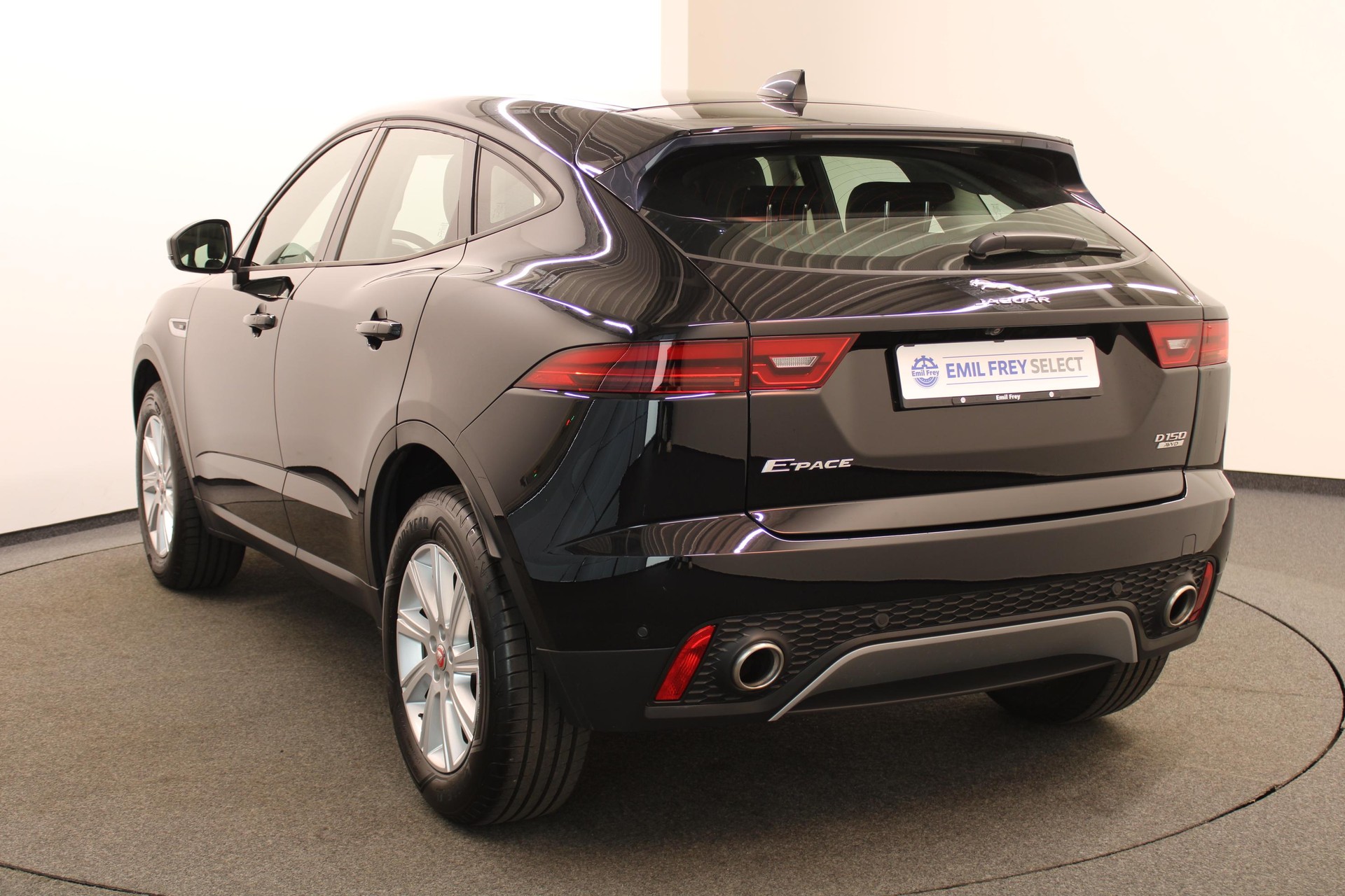 JAGUAR E-Pace 2.0 D 150 S AWD / Herbstprämie-showroom-element-3