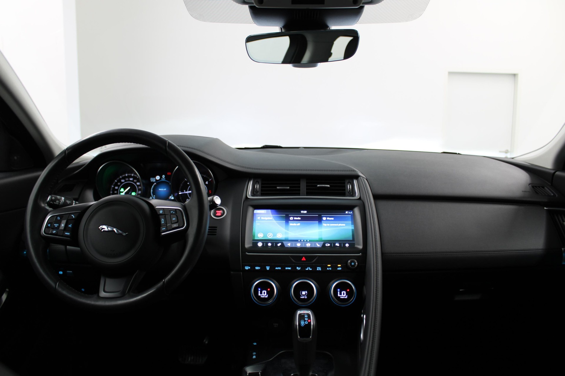 JAGUAR E-Pace 2.0 D 150 S AWD / Herbstprämie-image-8