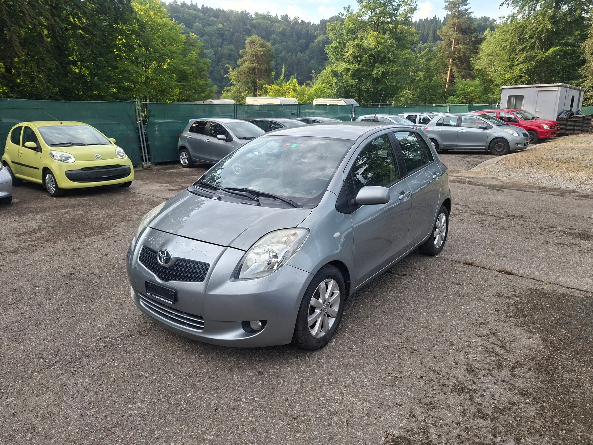 TOYOTA Yaris 1.3 Linea Sol-showroom-element-2