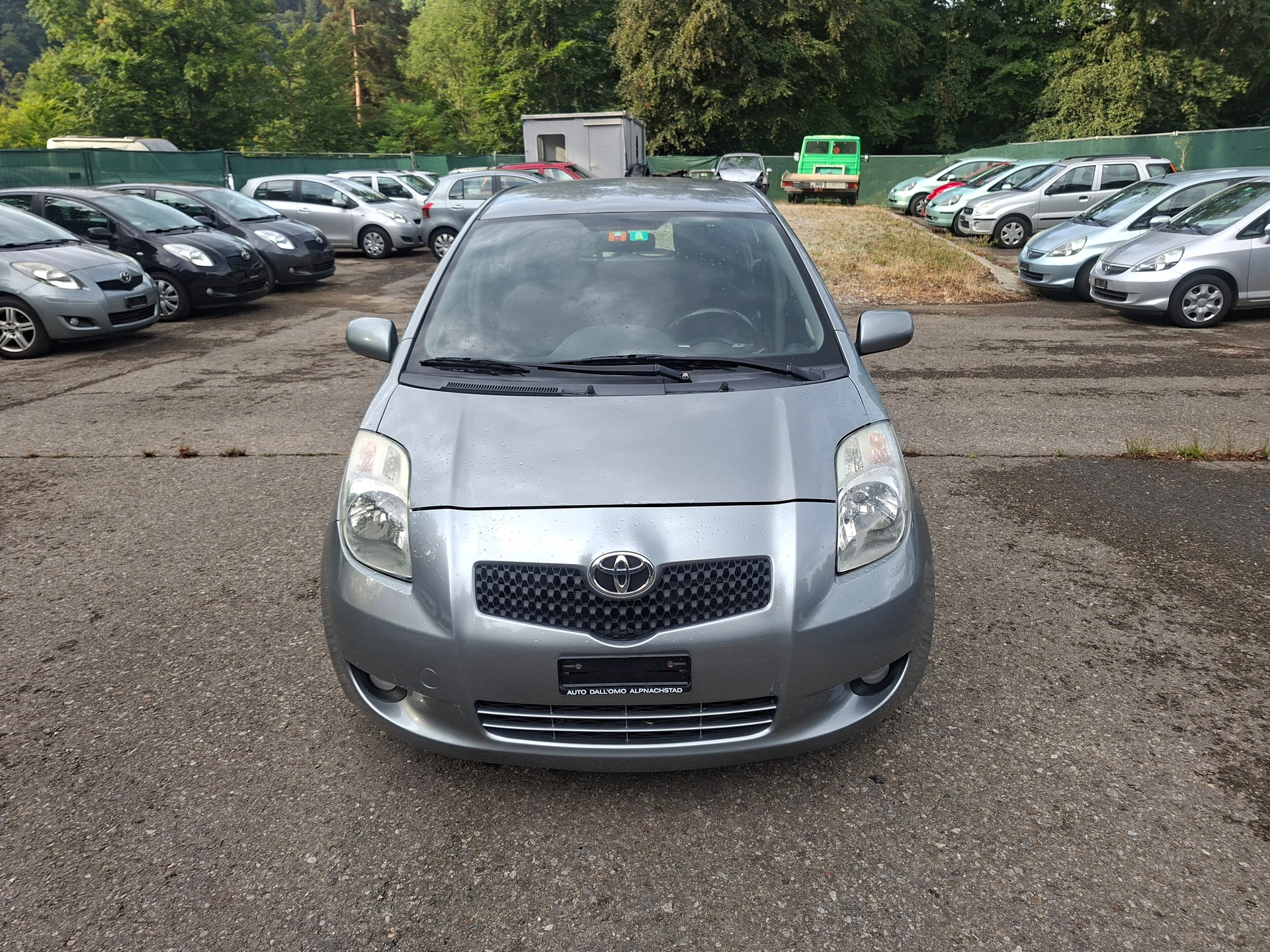TOYOTA Yaris 1.3 Linea Sol-showroom-element-1