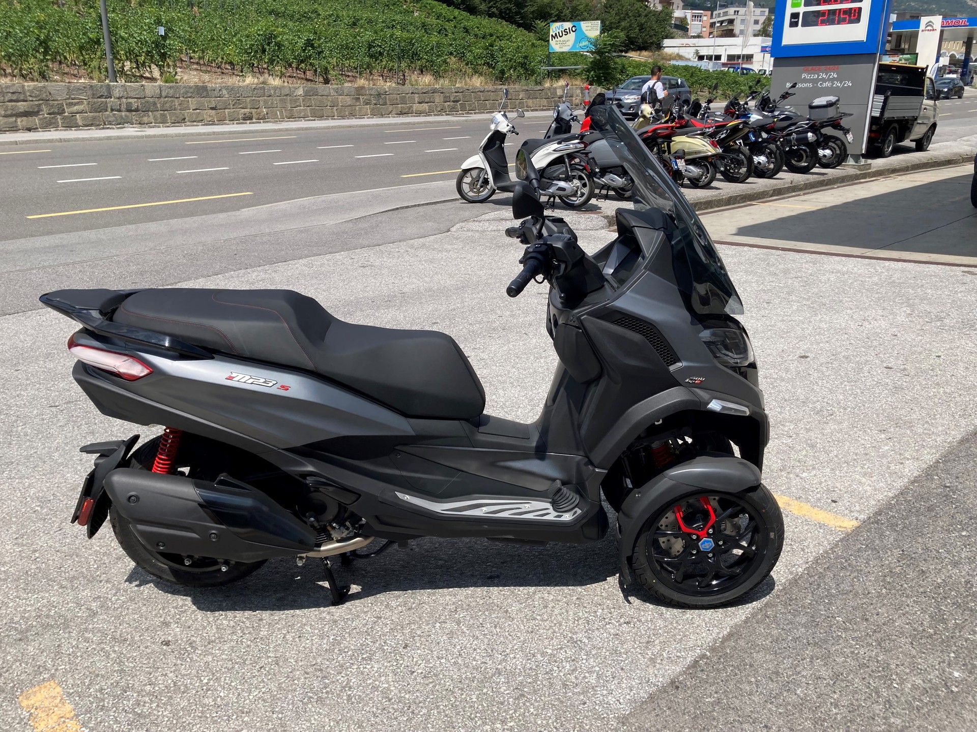 PIAGGIO MP3 400 Sport RST-image-2