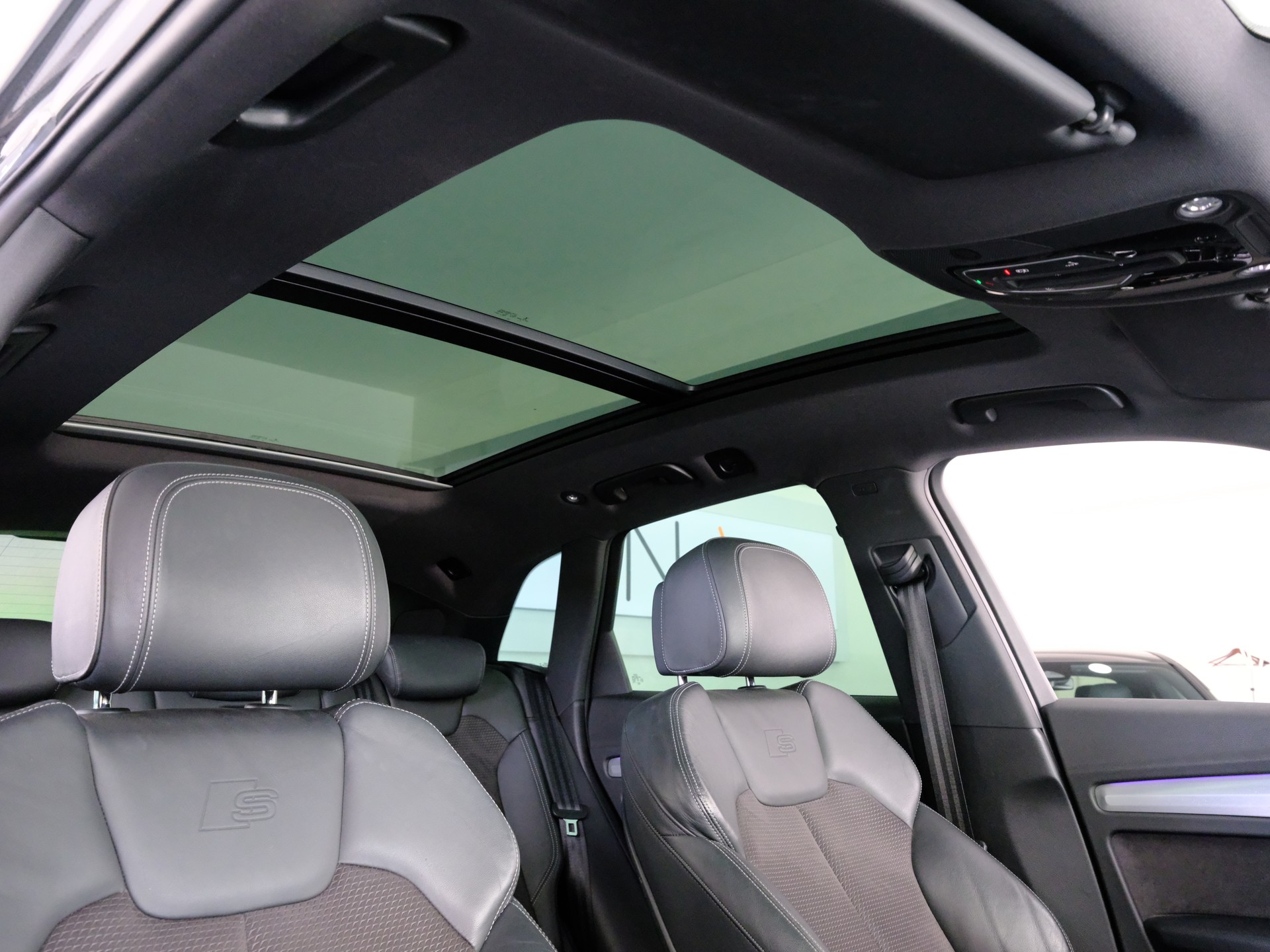 AUDI Q5 2.0 TFSI sport quattro S-tronic-image-16