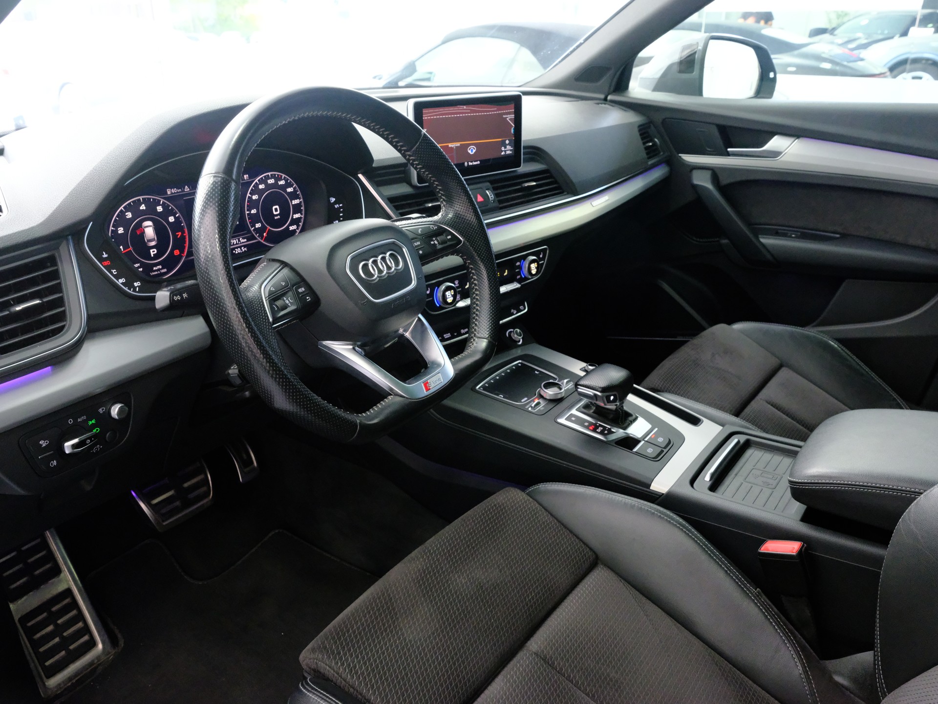 AUDI Q5 2.0 TFSI sport quattro S-tronic-image-9