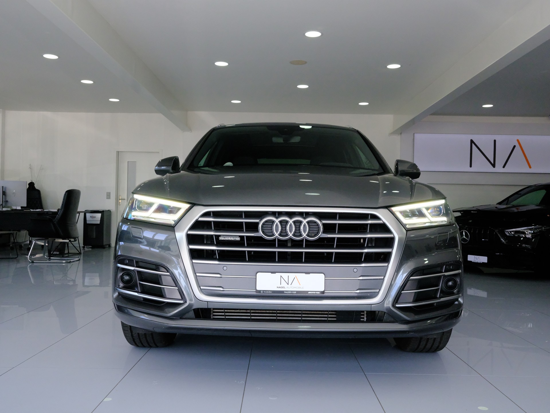 AUDI Q5 2.0 TFSI sport quattro S-tronic-showroom-element-2