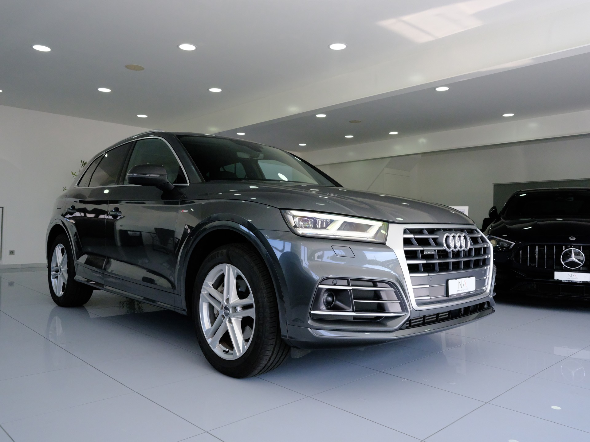 AUDI Q5 2.0 TFSI sport quattro S-tronic-showroom-element-1