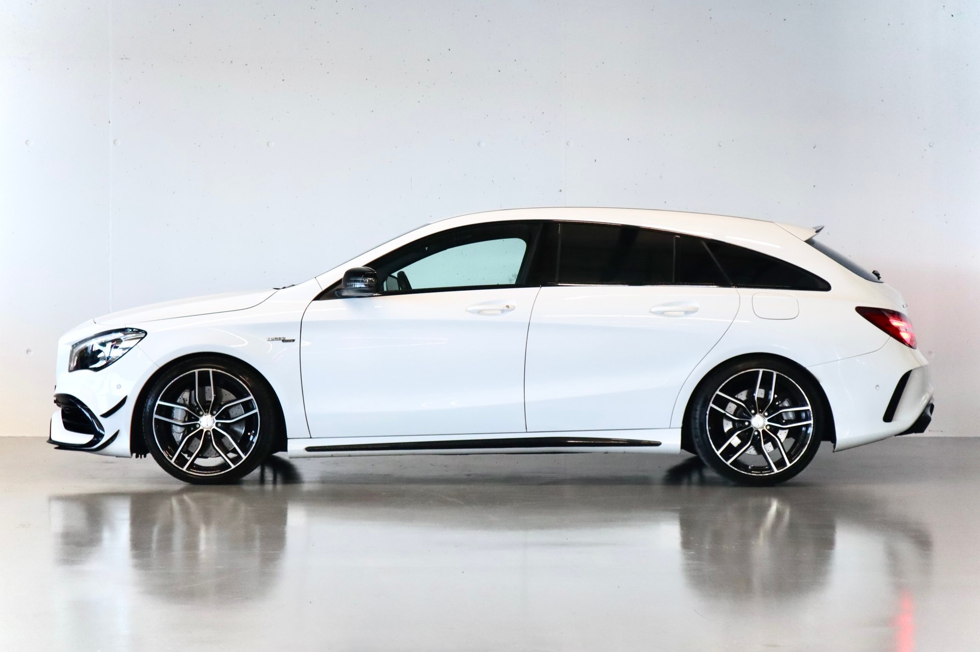 MERCEDES-BENZ CLA Shooting Brake 45 AMG 4Matic Speedshift | CH-FZG-showroom-element-1
