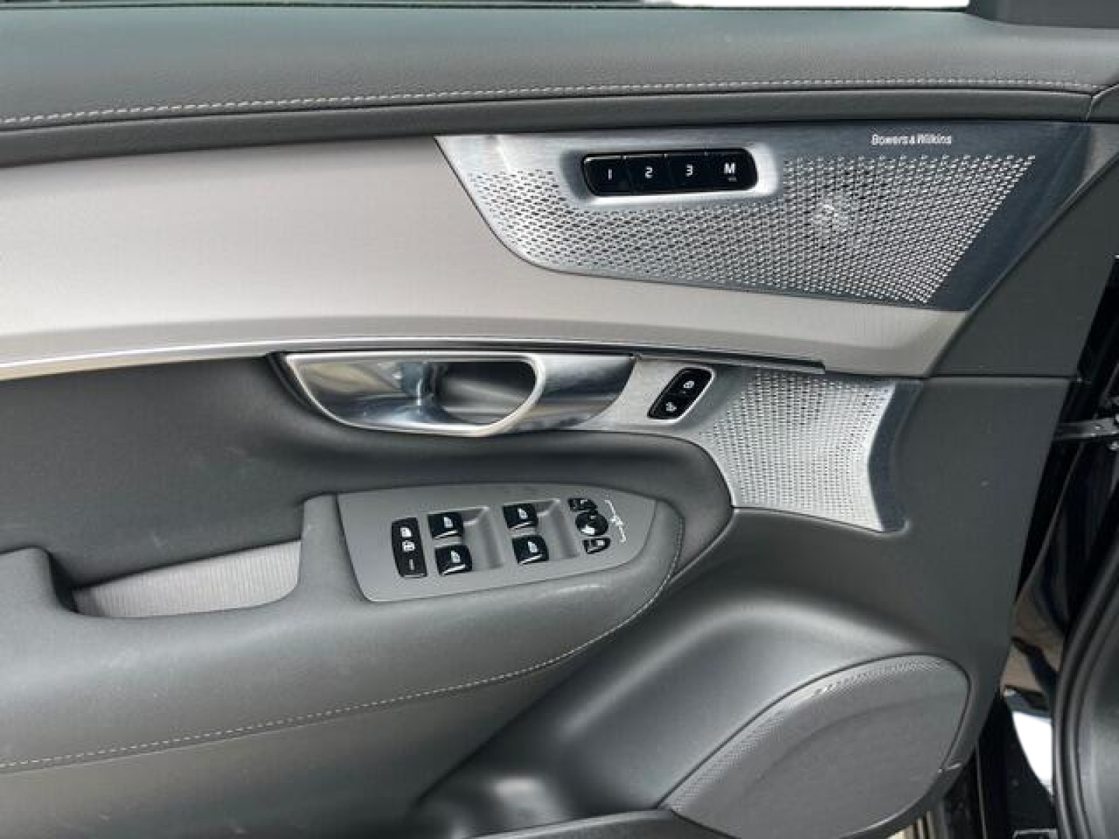 VOLVO XC90 T8 AWD PluginHybrid Black Edition Geartronic-image-14
