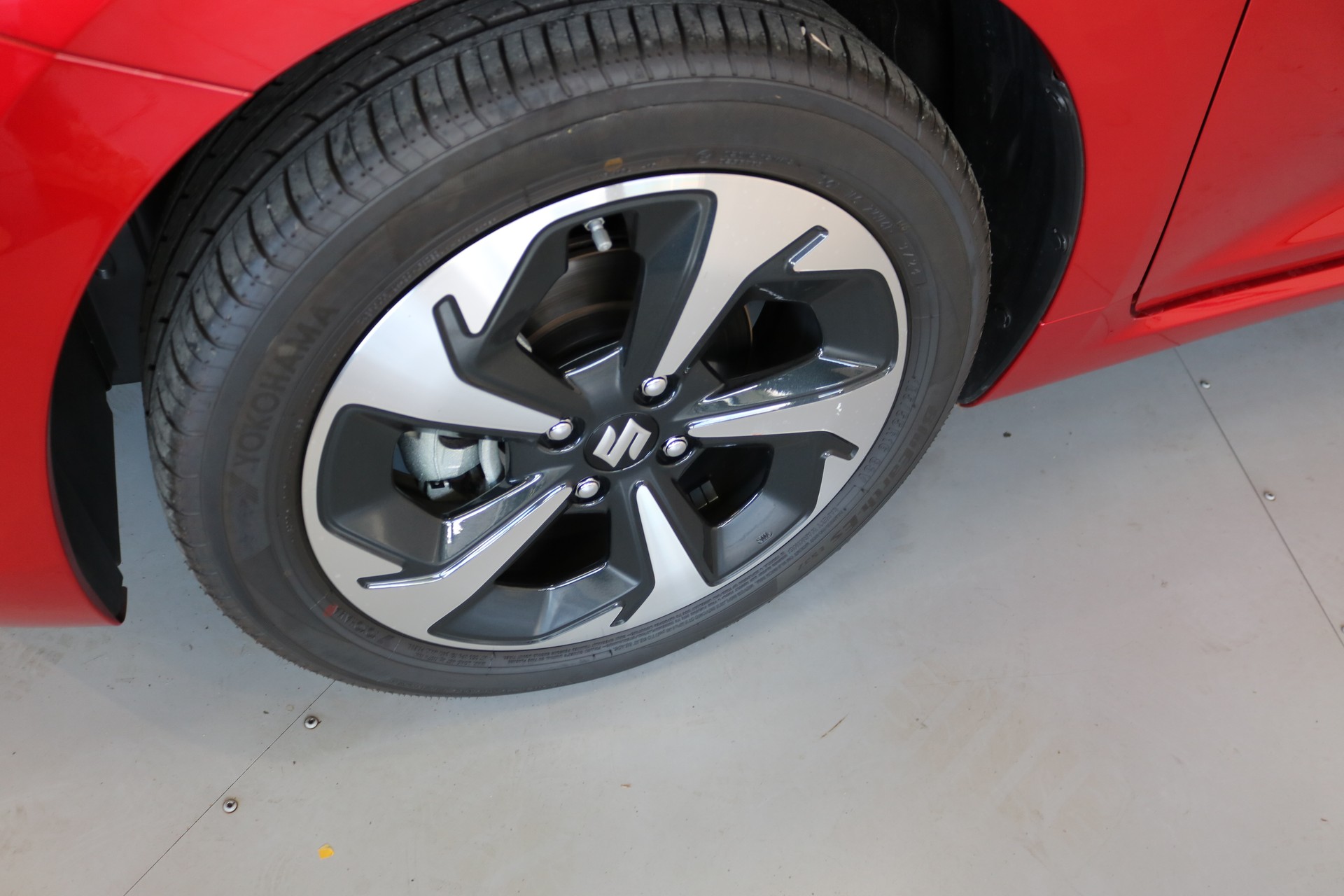 SUZUKI Swift SWISS EDITION Hybrid CVT-image-35