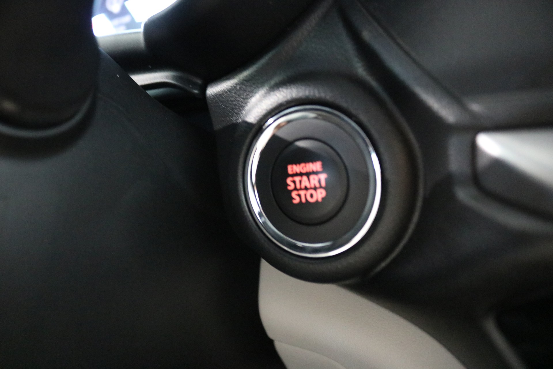 SUZUKI Swift SWISS EDITION Hybrid CVT-image-50