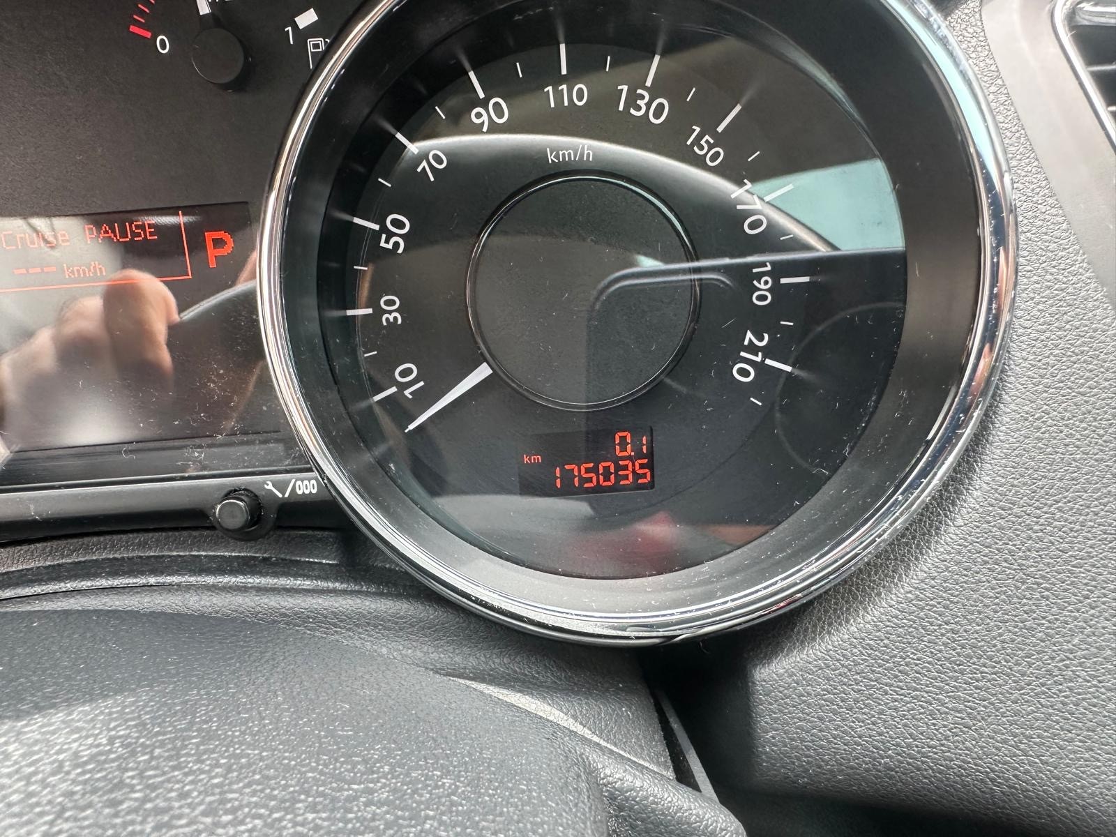 PEUGEOT 5008 2.0 HDI Allure Automatic-image-17