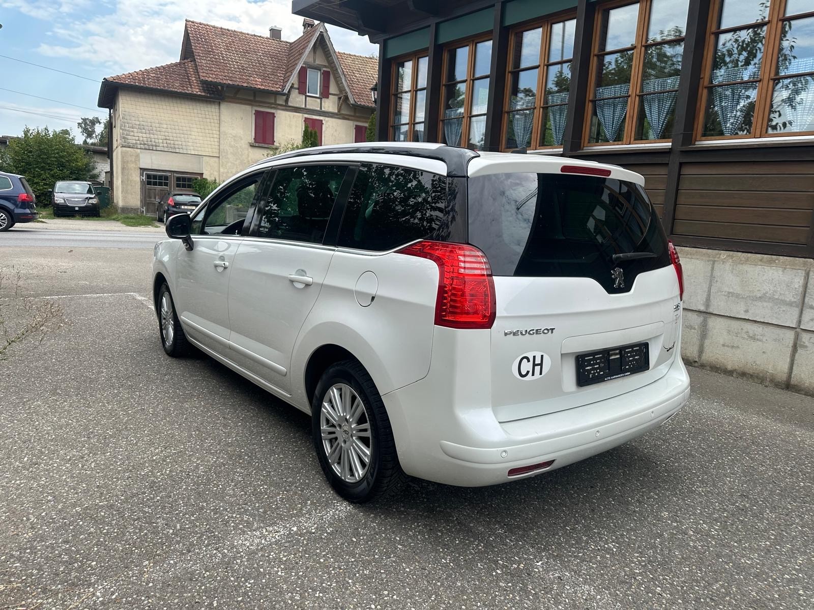 PEUGEOT 5008 2.0 HDI Allure Automatic-showroom-element-2